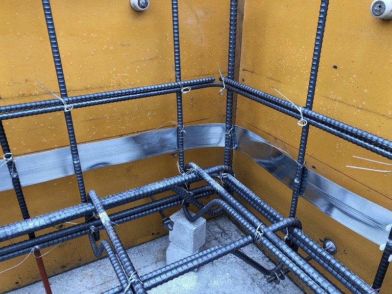 シロアリの侵入を防止する基礎止水プレートの施工写真